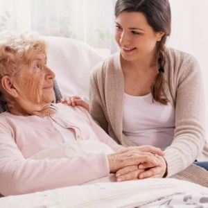 İzmir Bornova’da Gündüzlü Bayan Hasta Bakıcı Aranıyor