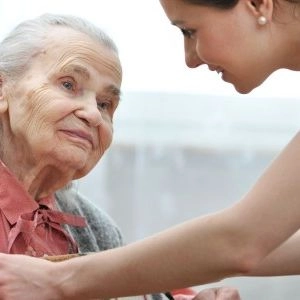 Yatılı Bayan Yaşlı Bakıcı - Bornova