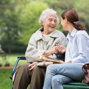 Aydın ve Didim'de Yaşayan Yaşlı Hanıma Evde Yardımcı Bayan Aranıyor